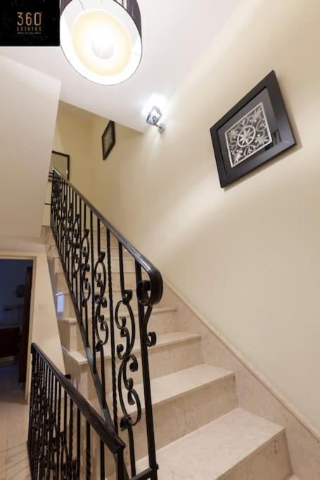 Beautiful, Typical Maltese 4Br Home With Roof Top By 360 Estates Sliema Exterior photo