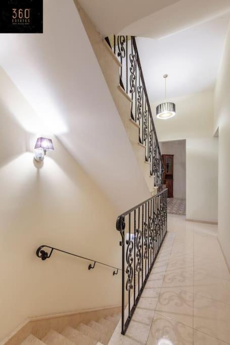Beautiful, Typical Maltese 4Br Home With Roof Top By 360 Estates Sliema Exterior photo