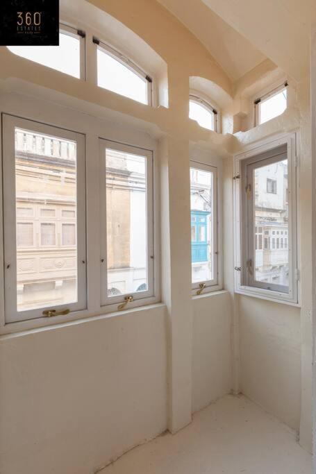 Beautiful, Typical Maltese 4Br Home With Roof Top By 360 Estates Sliema Exterior photo